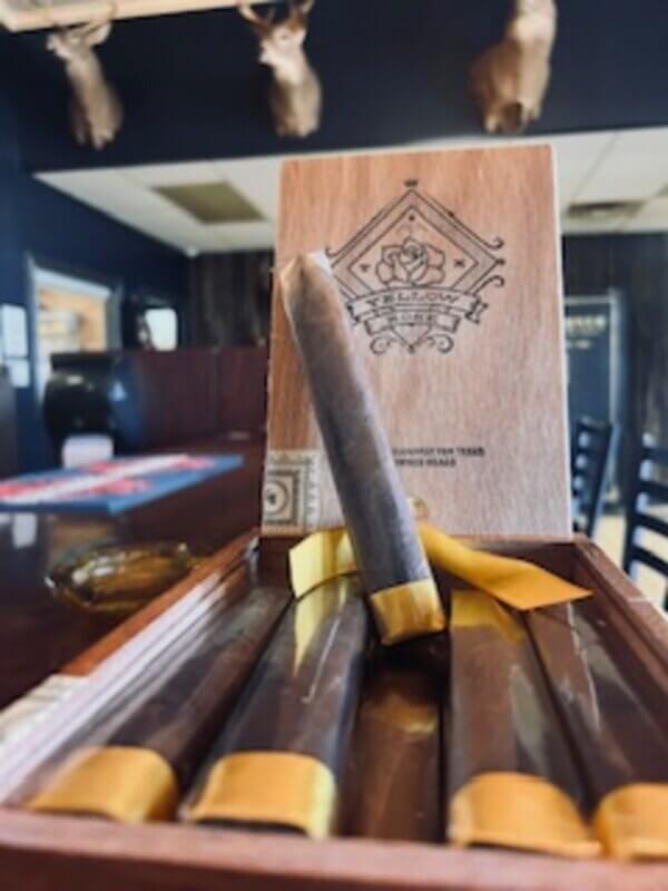 Crowned Heads Cigars - Yellow Rose (maduro)